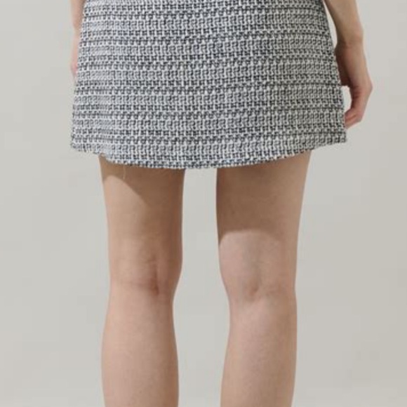 Janae Tweed Miny Pleated Plaid skirt Black/White Small Sugarlips NWT - Picture 4 of 7